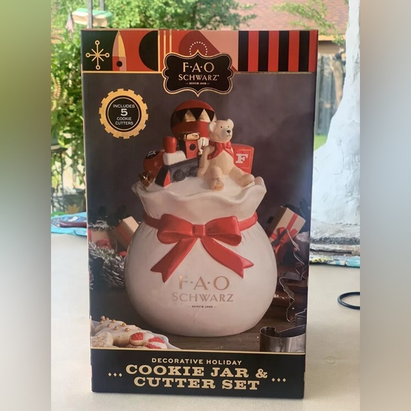 FAO Schwarz Decorative Holiday Cookie Jar And 5 Cookie Cutters Set Christmas New